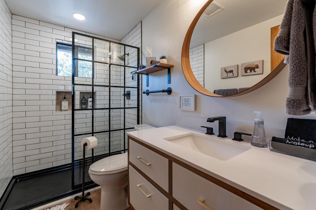 The Pine House - Cozy Mid-Century Modern, Pet-Friendly别墅 外观 照片