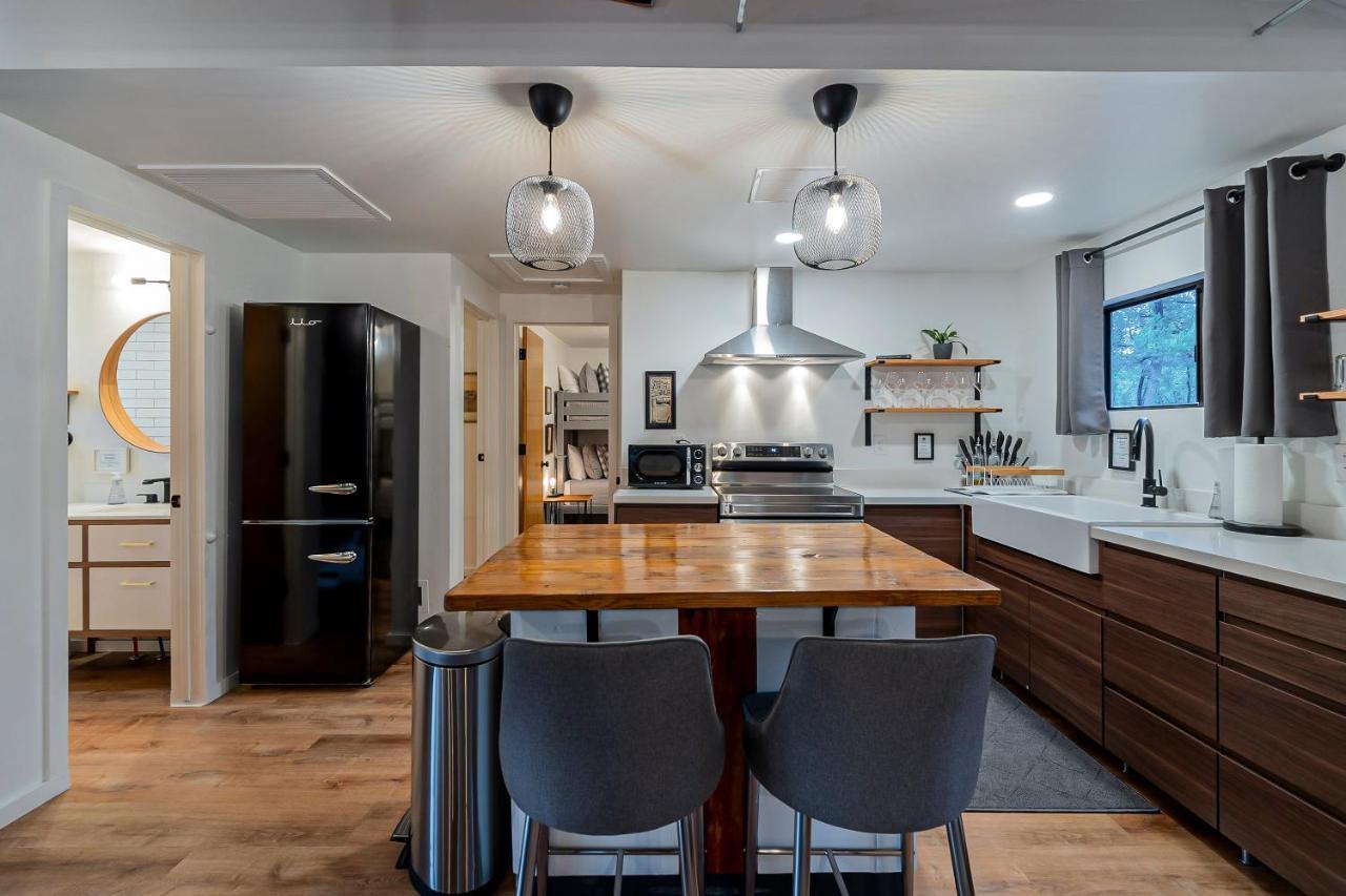 The Pine House - Cozy Mid-Century Modern, Pet-Friendly别墅 外观 照片
